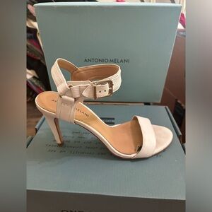 White heeled sandal with buckle. Antonio Melani Size 9.5 VGUC